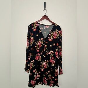 XHILIRATION brand juniors long sleeve floral print dress